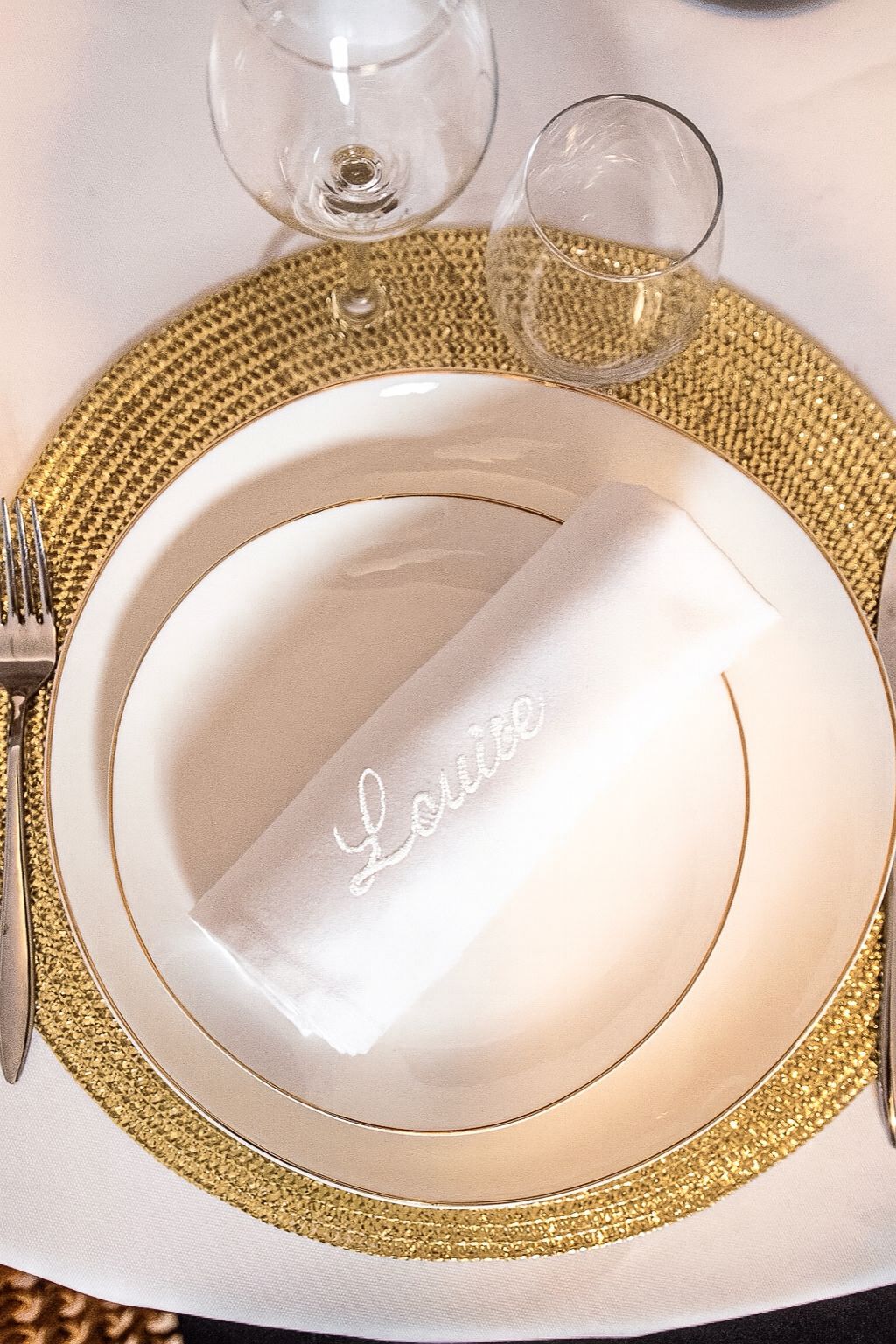 La serviette de table en tissu avec votre prénom brodé