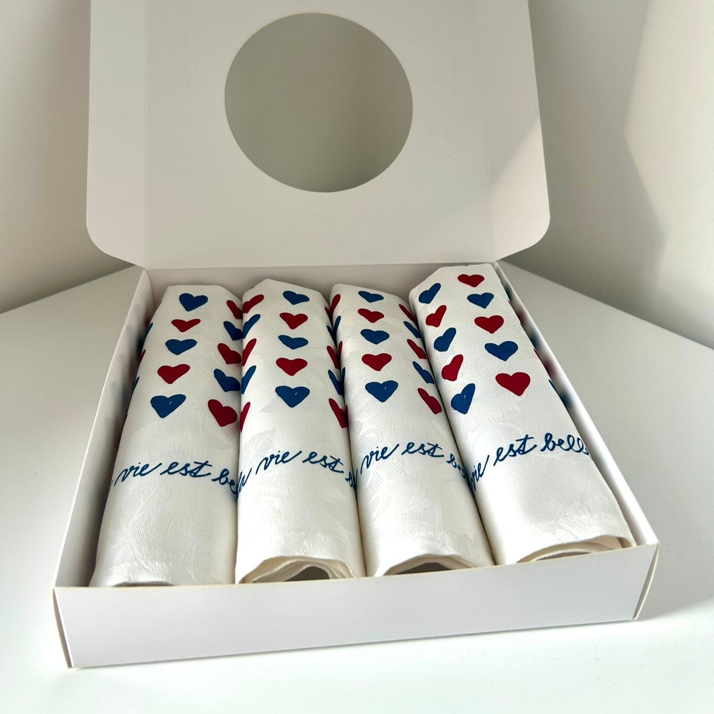 Coffret de 4 serviettes de table - La Serviette de Table - Linge de table - "La vie est belle"