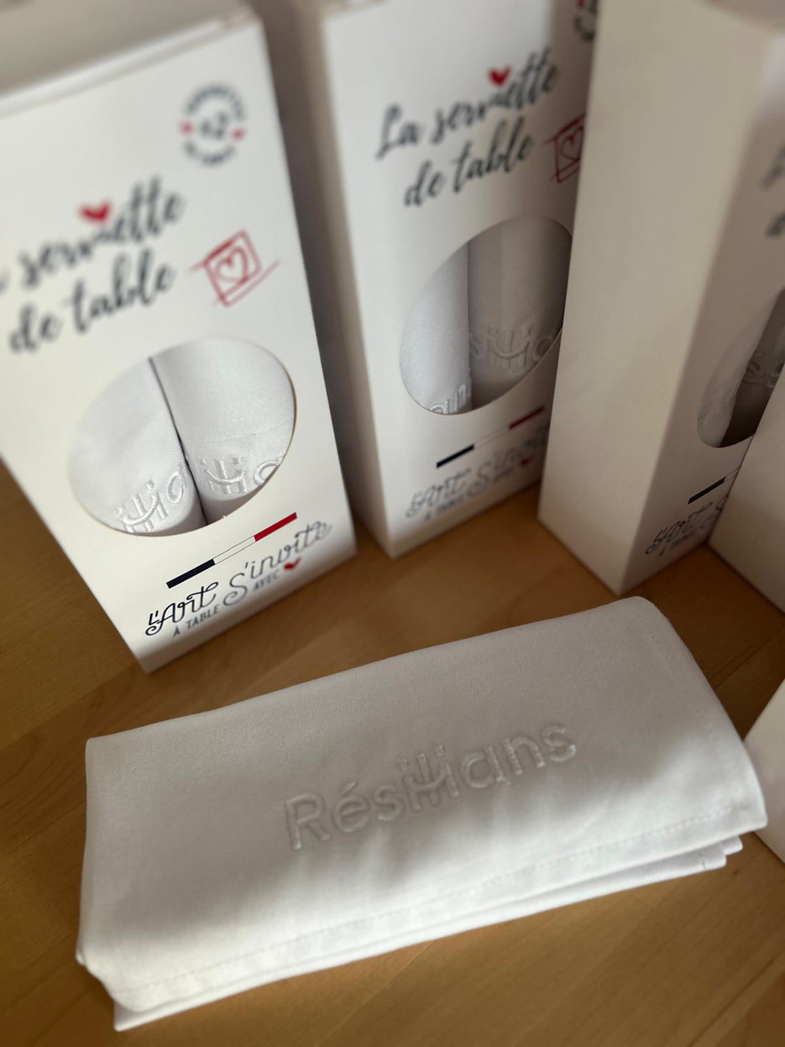 Offre entreprise : Vos serviettes de table brodées avec votre logo