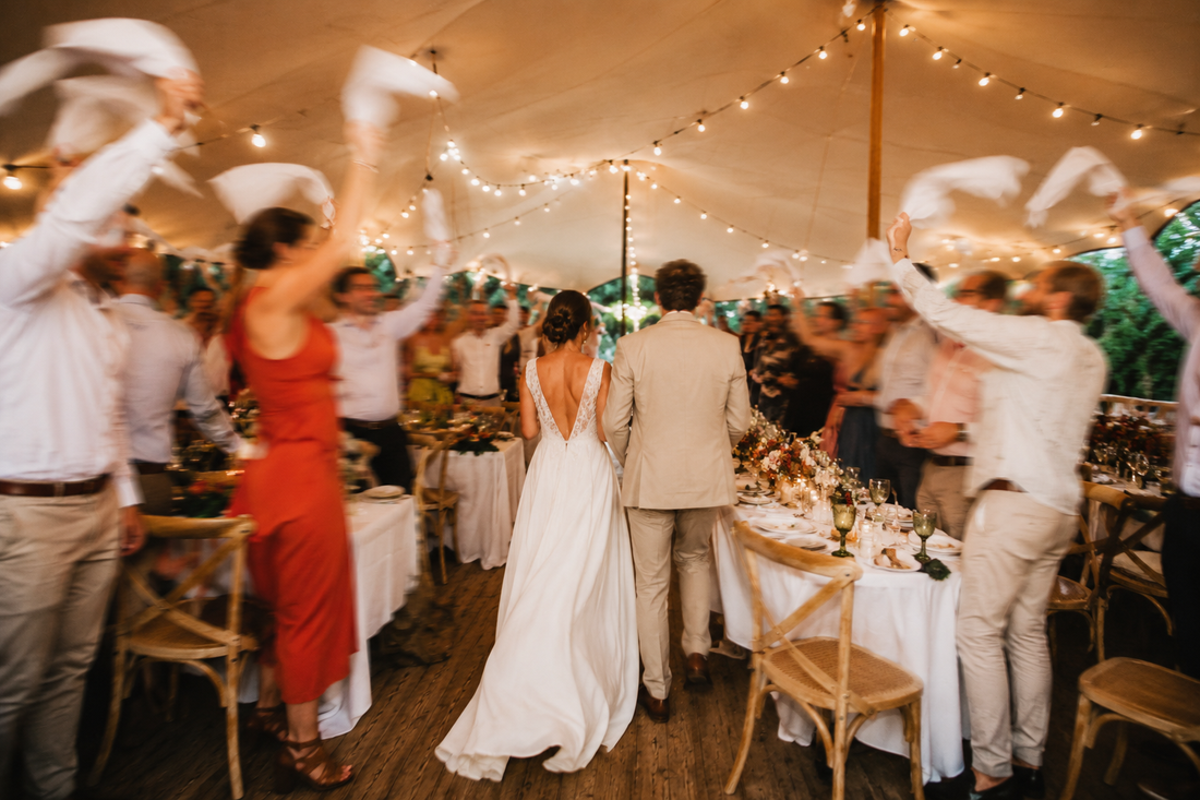 Et si vos serviettes devenaient aussi de jolis souvenirs de votre mariage ?