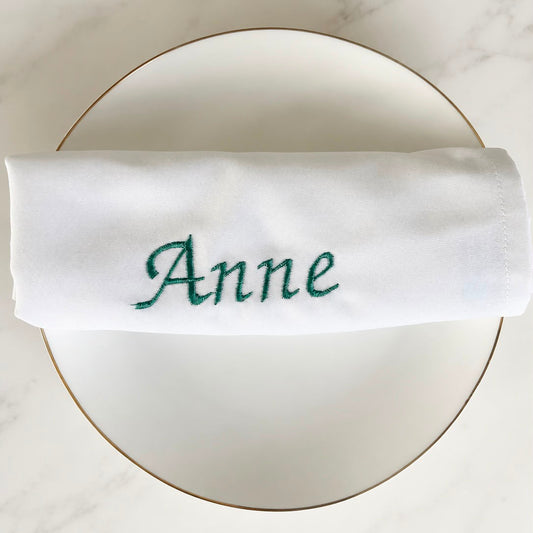 Embroidered cloth napkin with name | The Napkin